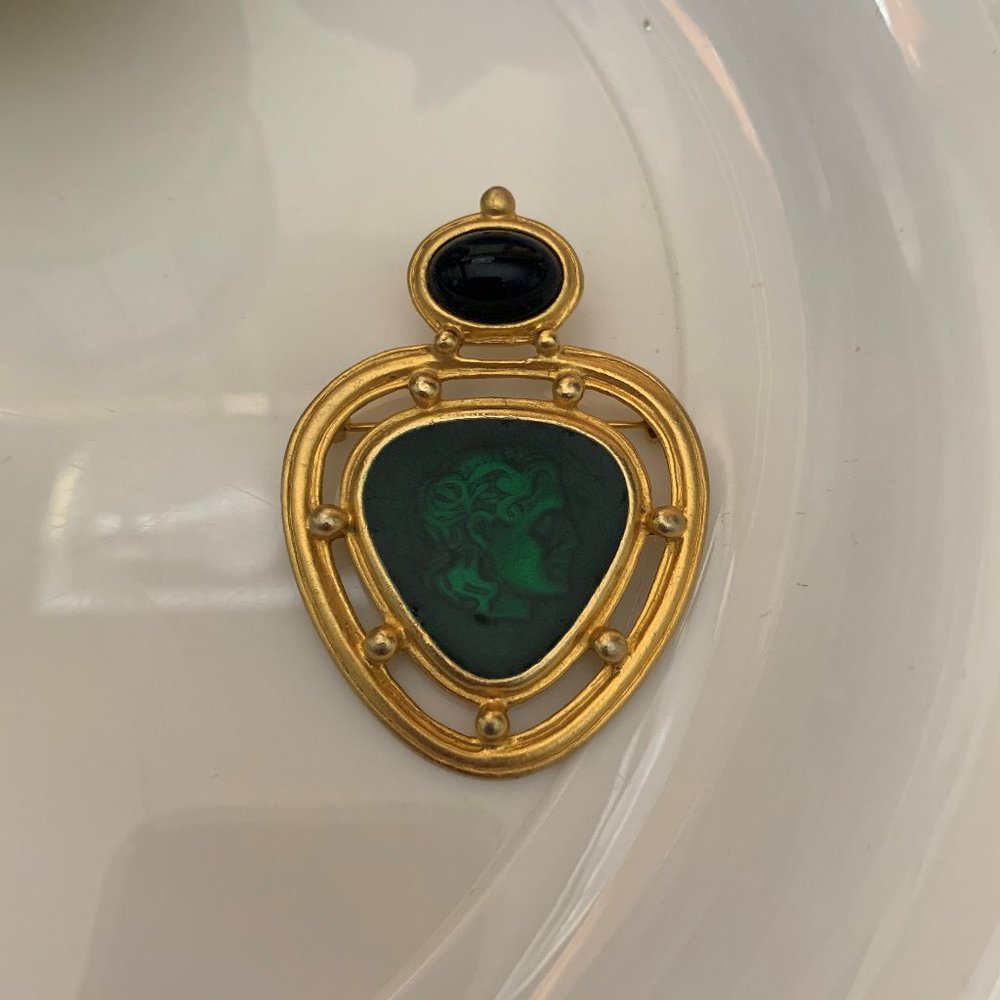 Brooch Antique Look fashion Jewelry.